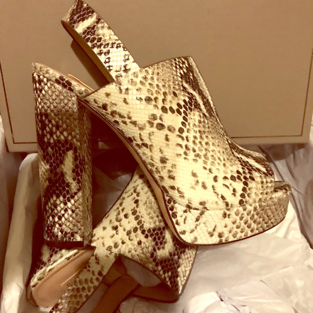 NWT - 🔥RUNWAY BCBG MAXAZRIA MA-DUNE HEELS🔥